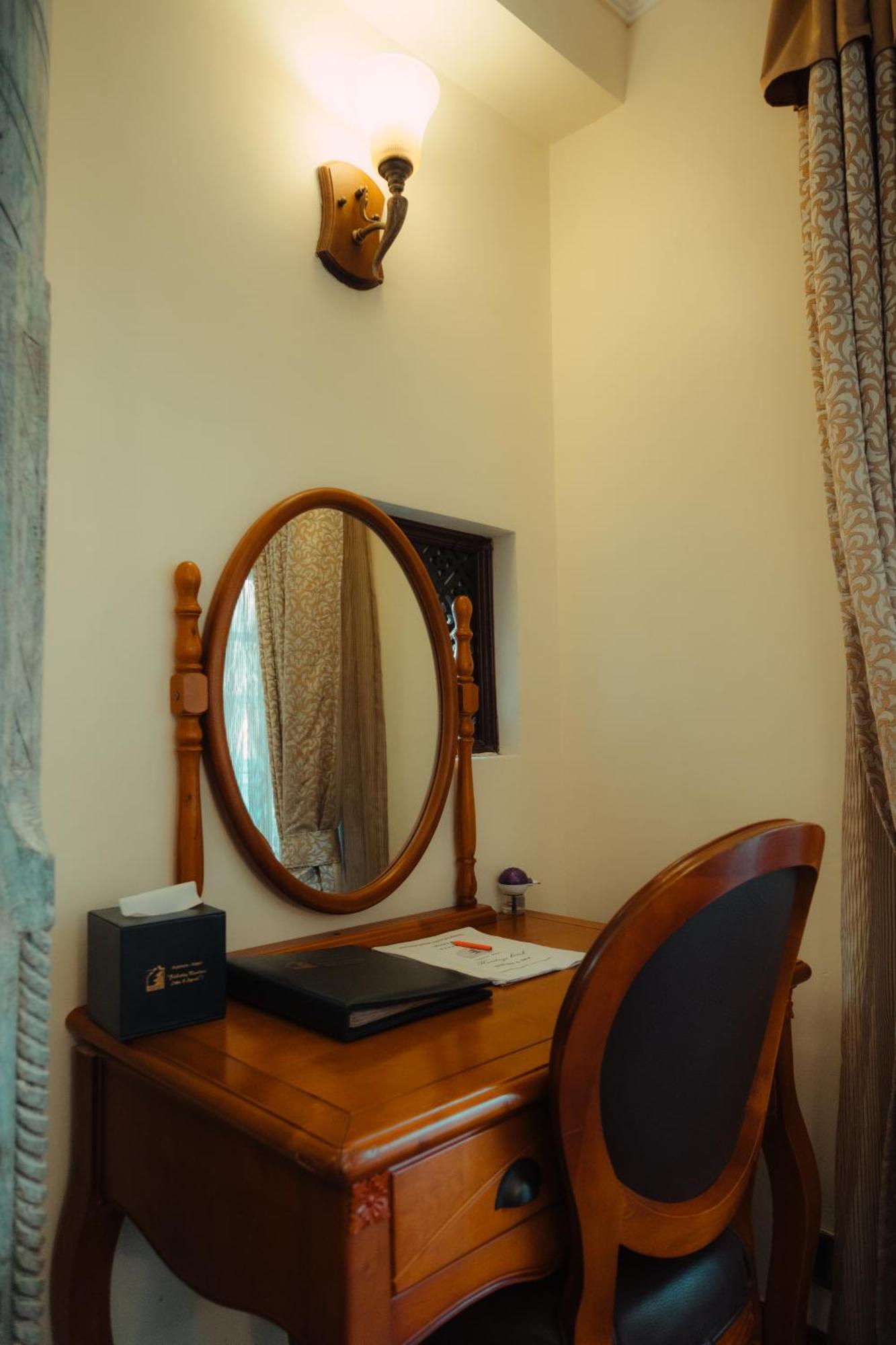 Heritage Hotel Suites And Spa Pokhara Exteriör bild
