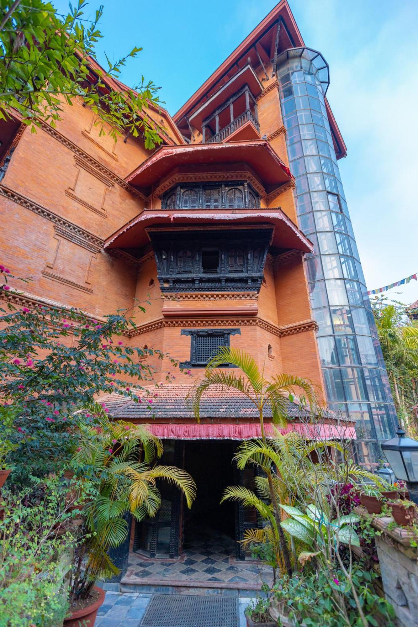 Heritage Hotel Suites And Spa Pokhara Exteriör bild