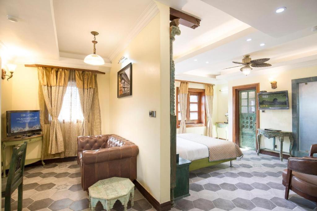 Heritage Hotel Suites And Spa Pokhara Exteriör bild
