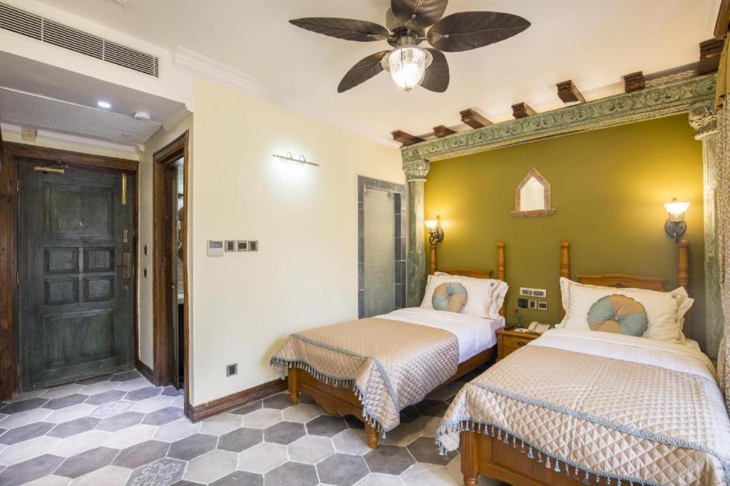 Heritage Hotel Suites And Spa Pokhara Exteriör bild