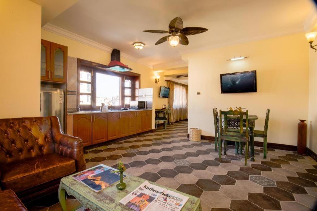 Heritage Hotel Suites And Spa Pokhara Exteriör bild