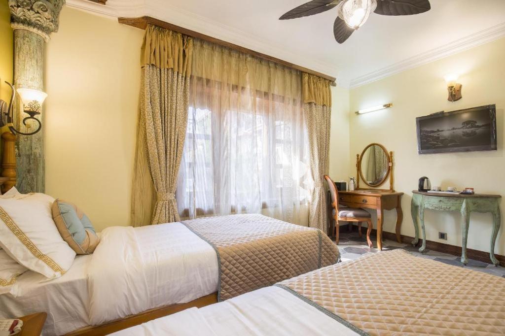 Heritage Hotel Suites And Spa Pokhara Exteriör bild