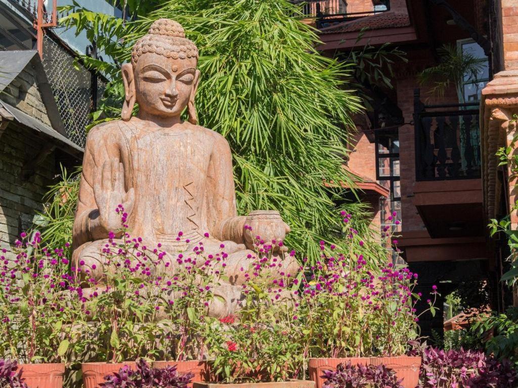 Heritage Hotel Suites And Spa Pokhara Exteriör bild